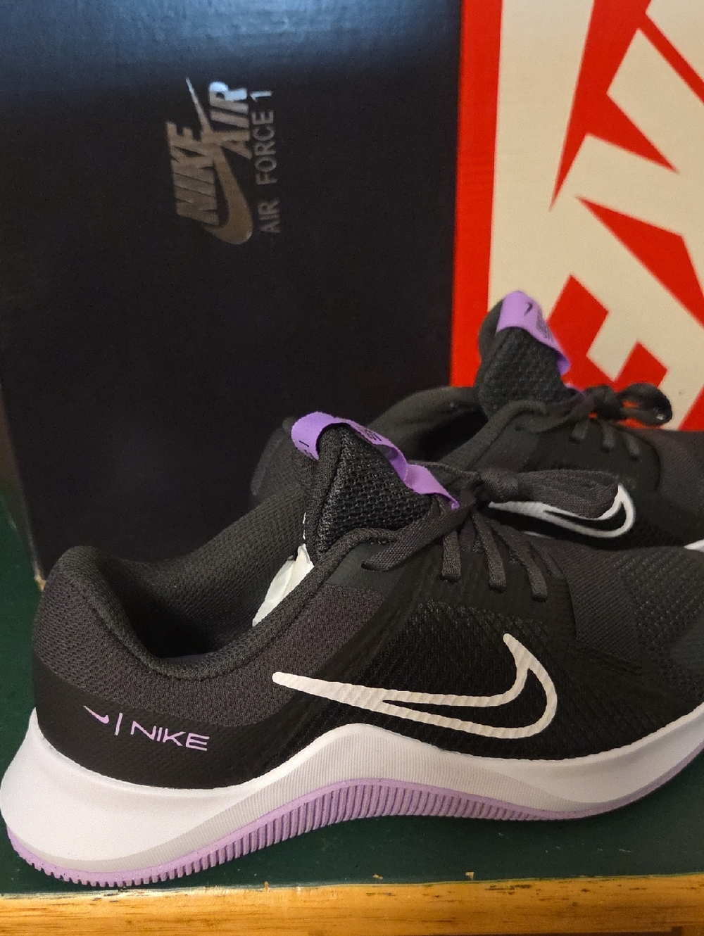 Nike Women's Black and Purple Low-Profile Running Sneakers